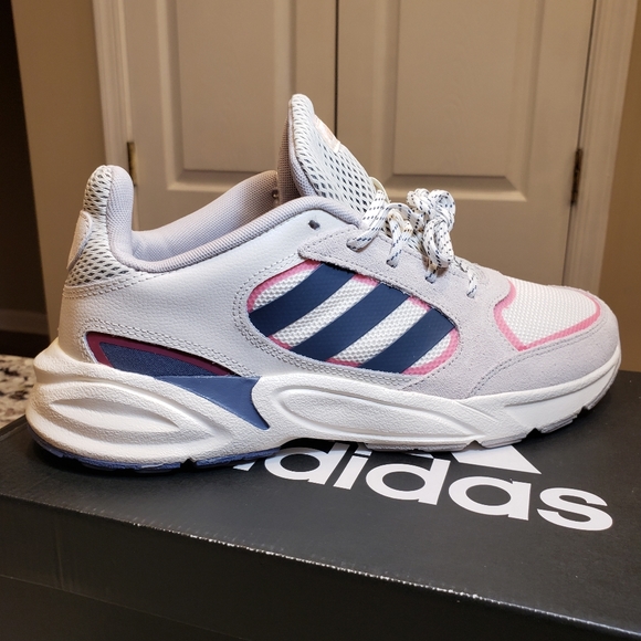 Wome's Adidas 90s  Valasion Size US  9 - Picture 4 of 12